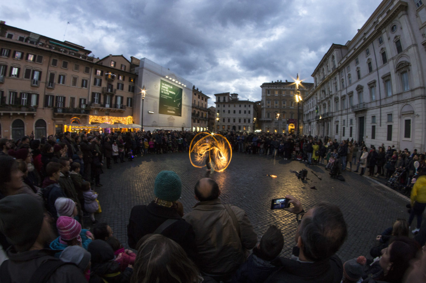  Centro di Roma mangia fuoco Piazza Navona