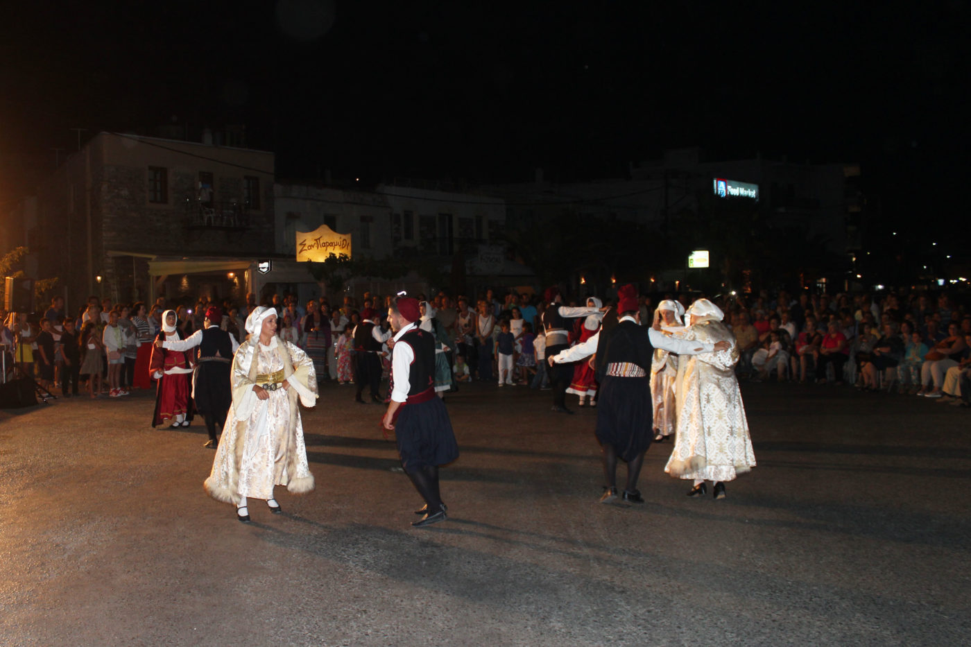 Grecia Cicladi Andros dansa greca sirtaki