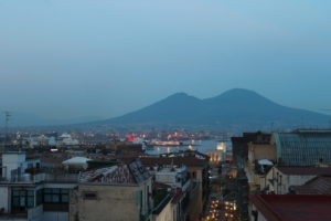 Vista di Napoli con vesuvio sullo sfondo